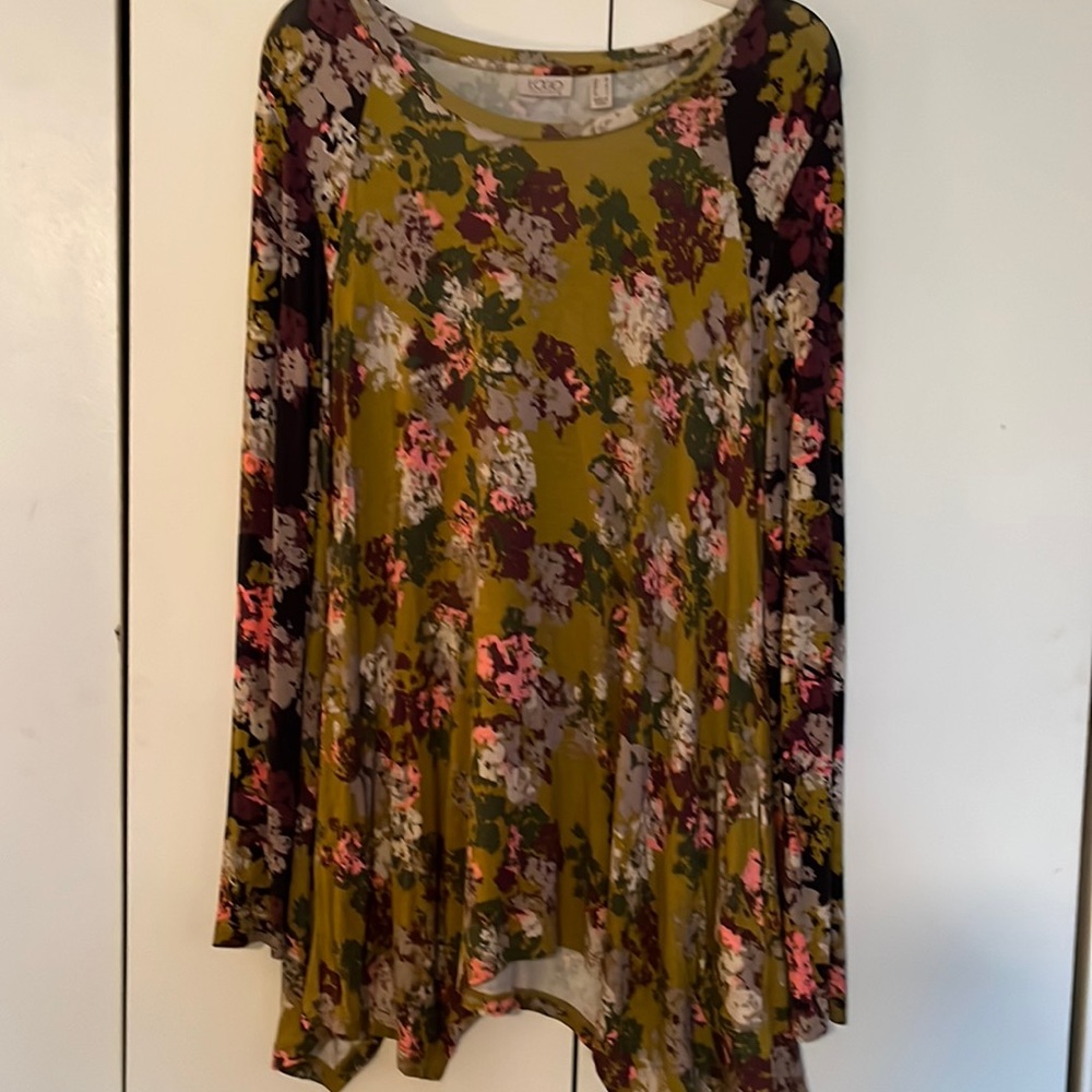 Logo Shark bite floral tunic